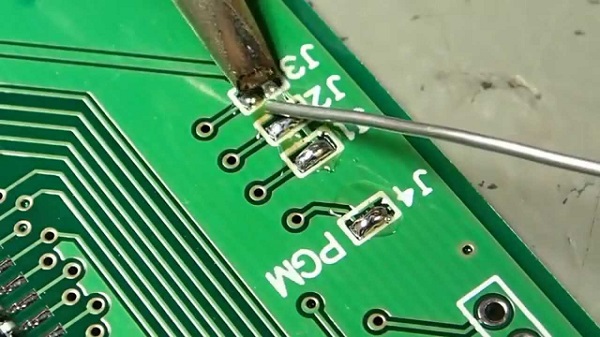 What Causes Solder Bridging & How to Prevent it in PCB Manufacturing? What Causes Solder Bridging & How to Prevent it in PCB Manufacturing?
