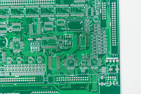How to Calculate the PCB Component to Component Spacing?